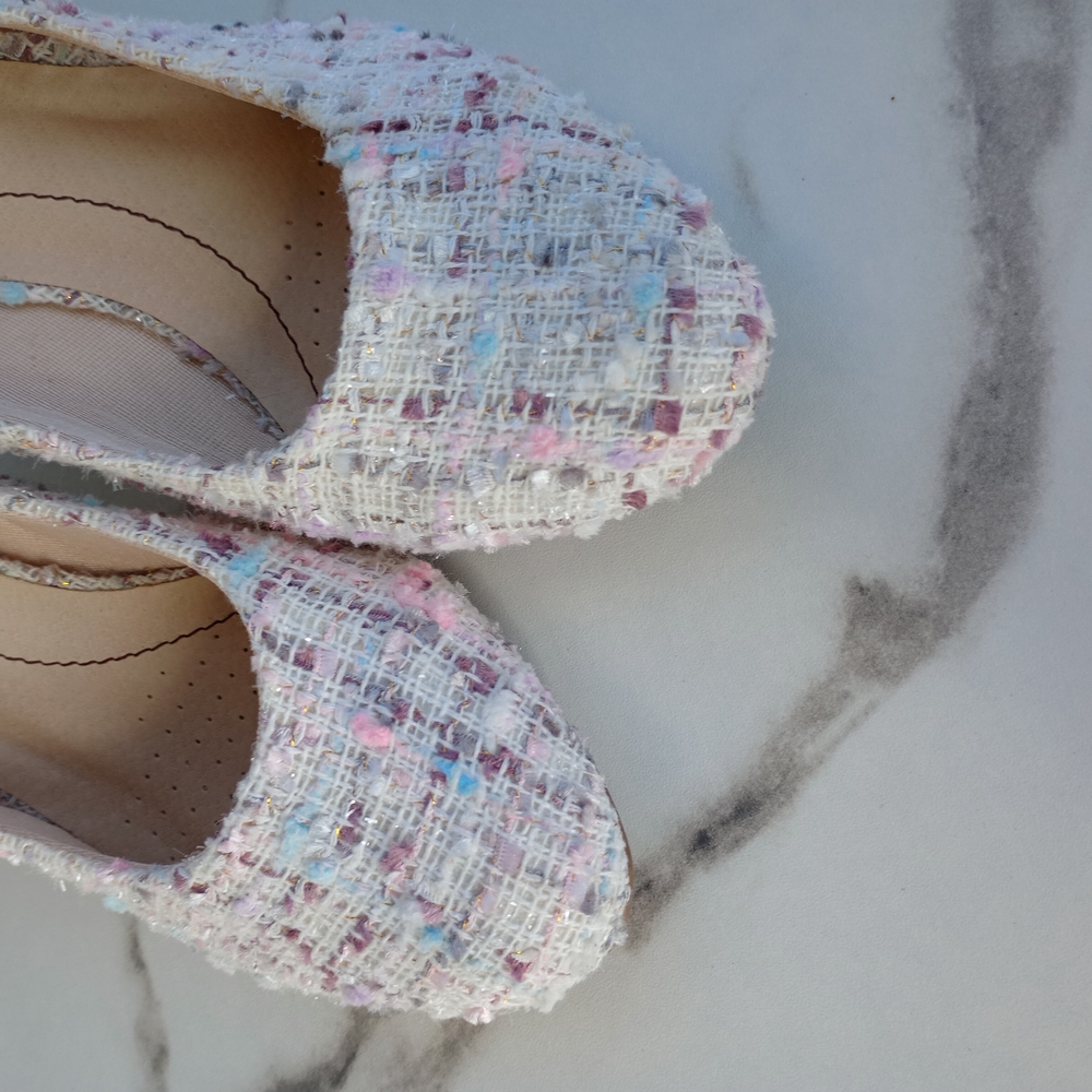 White and Pink Flats with Geometric Pattern - Picture 5 of 7